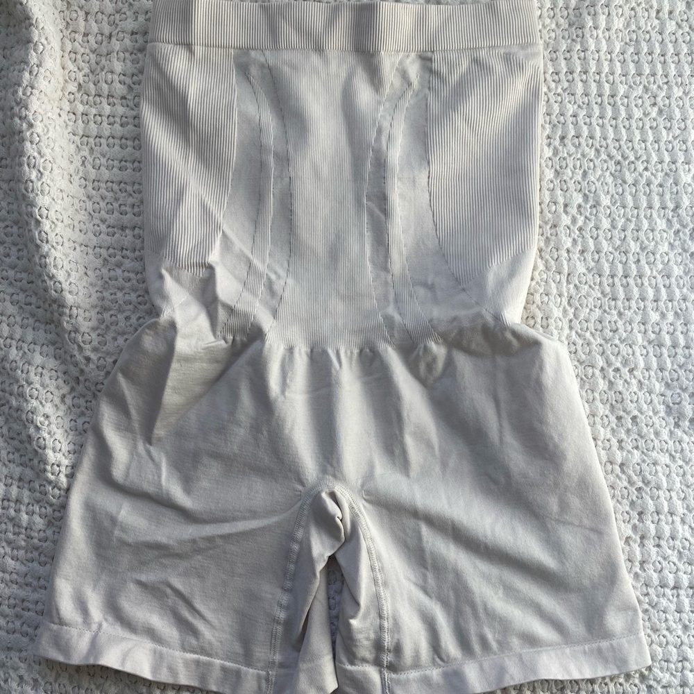 Blanqi Postpartum Girl Short Bundle Small - Picture 6 of 7